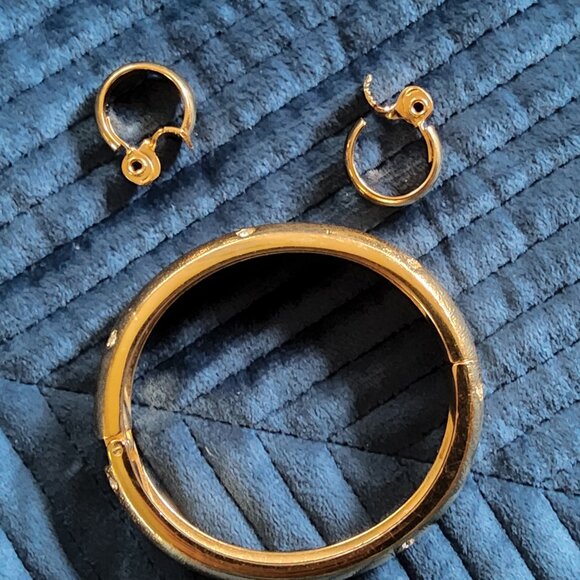 Vintage Monet clip-on earrings Bracelet - Picture 1 of 5